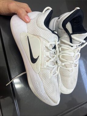 Nike Women’s Volleyball or Basketball tennis shoe